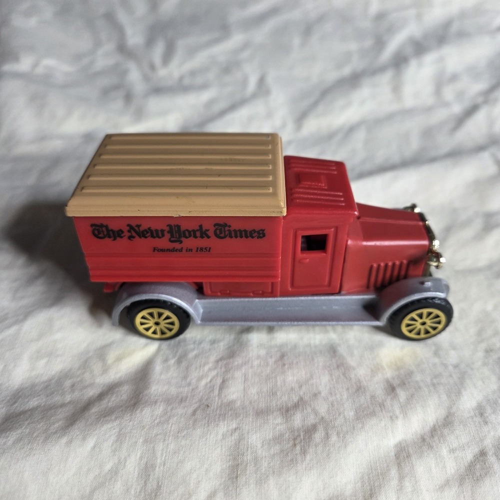 1980"S READERS DIGEST THE NEW YORK TIMES PLASTIC DIE CAST DELIVERY TRUCK